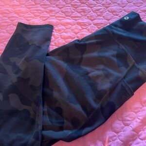 Black camo leggings